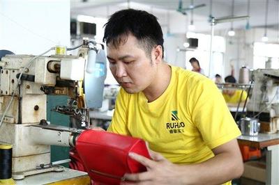 皮具礼品定制受欢迎 睿豪皮具为企业提供加工服务